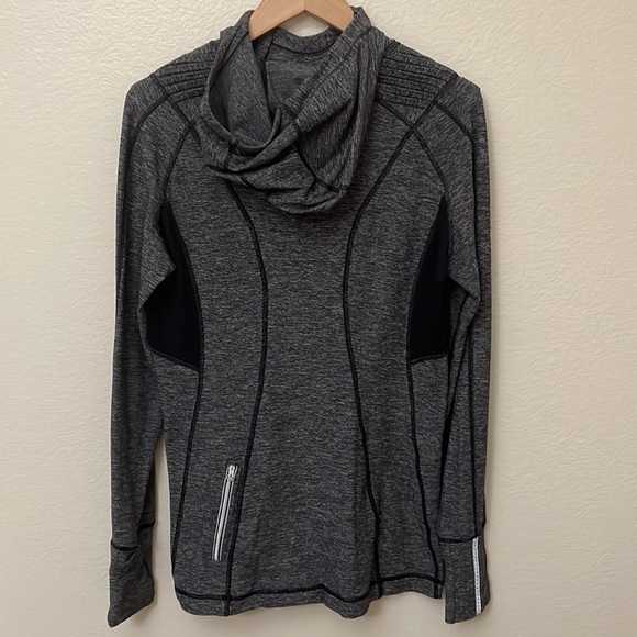 Lululemon Run: Back On Track Gray/Black Hooded Pullover-EUC—Size 12 - Picture 10 of 12